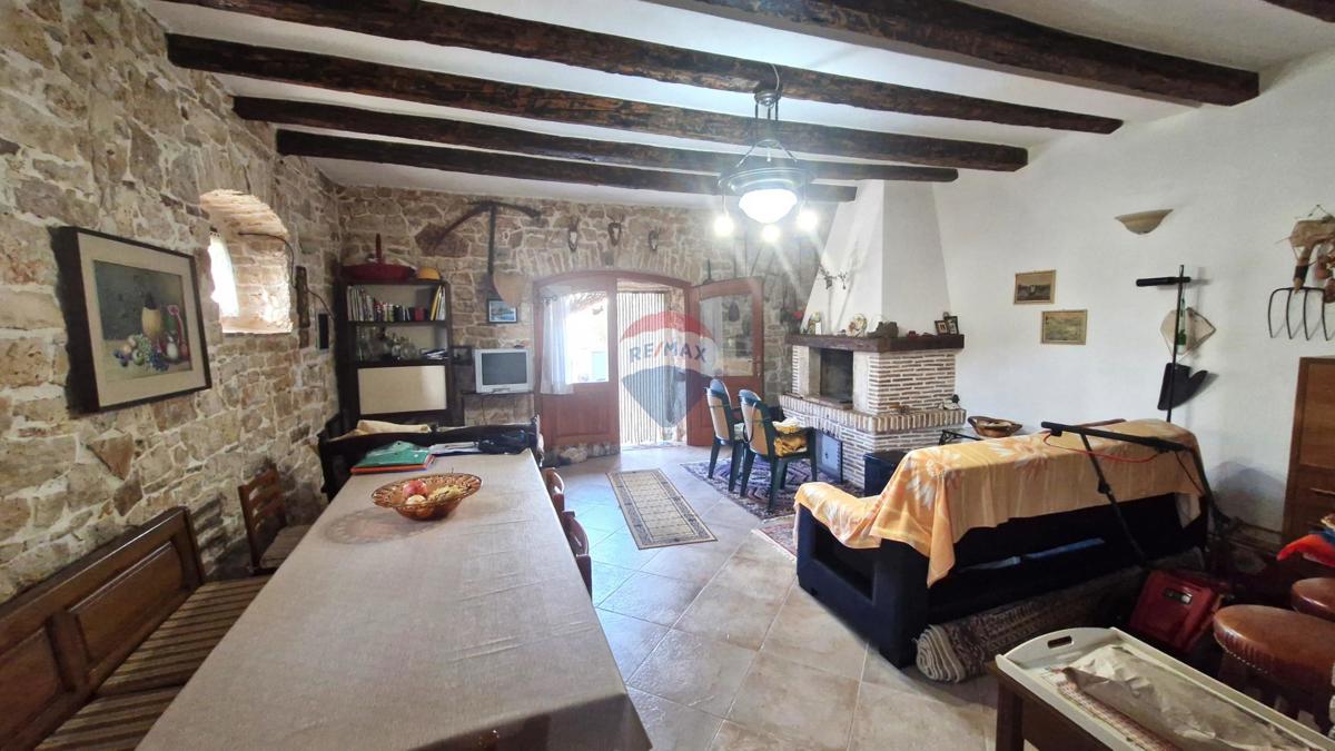 Parenzo, area più ampia – casa istriana ristrutturata, 194 m² di superficie abitabile, 900 m² di terreno