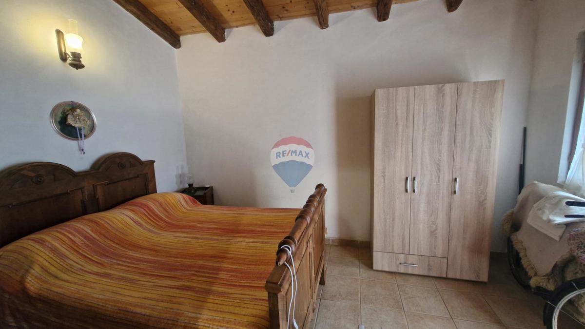 Parenzo, area più ampia – casa istriana ristrutturata, 194 m² di superficie abitabile, 900 m² di terreno