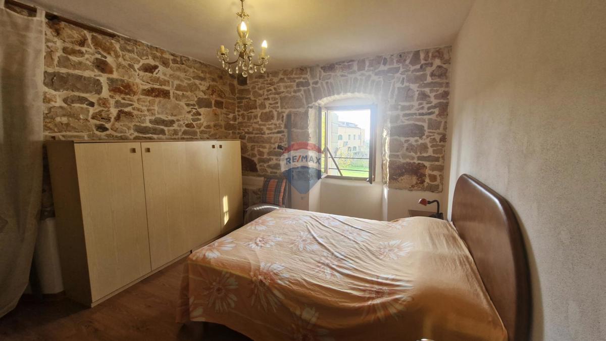 Parenzo, area più ampia – casa istriana ristrutturata, 194 m² di superficie abitabile, 900 m² di terreno