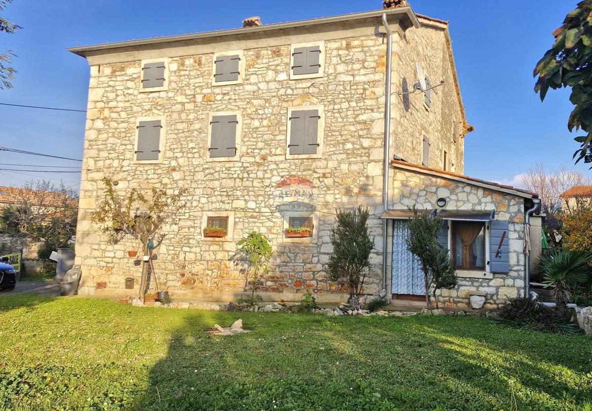 Parenzo, area più ampia – casa istriana ristrutturata, 194 m² di superficie abitabile, 900 m² di terreno