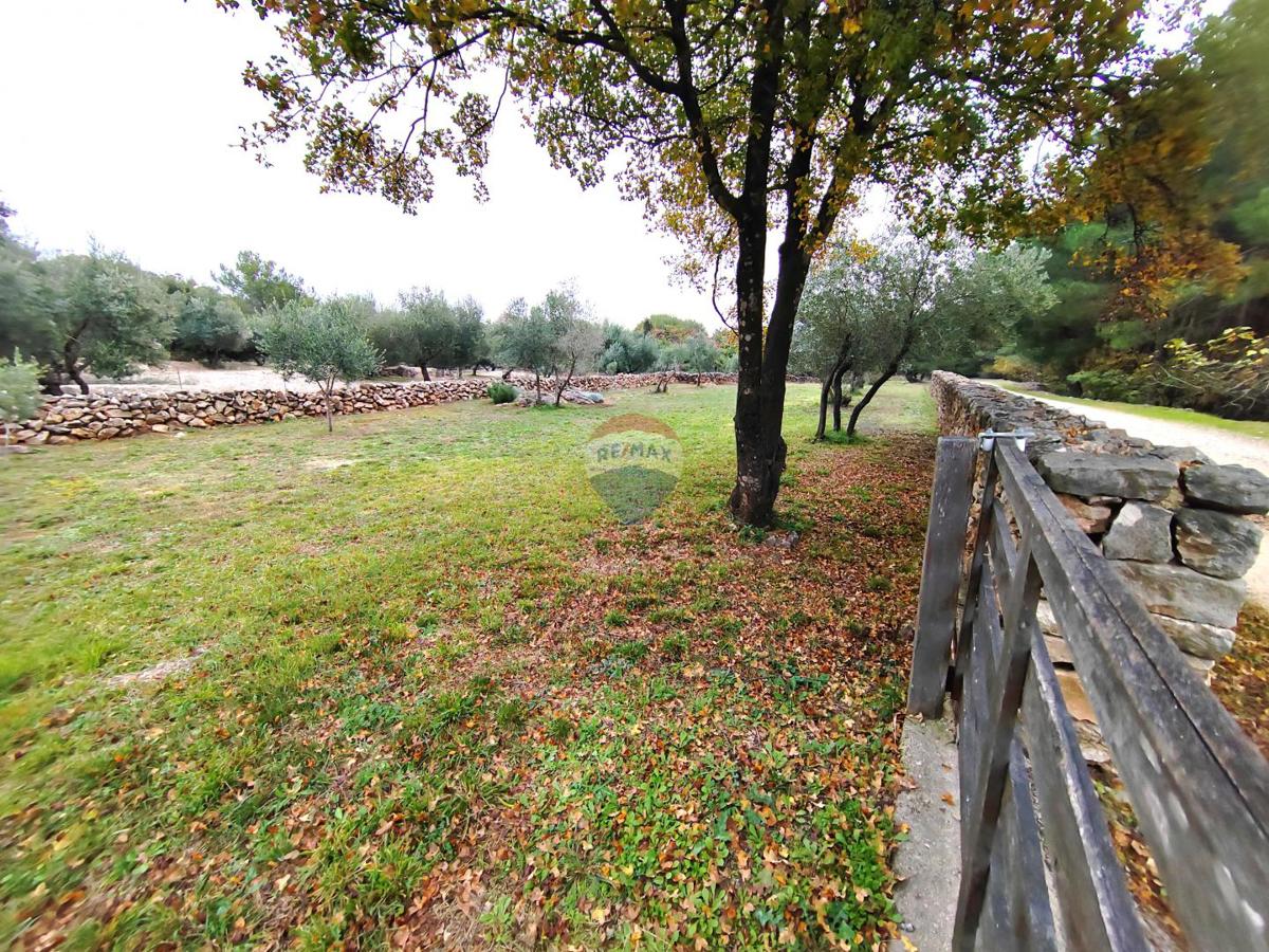 Terreno non edificabile Krk, 1.043m2