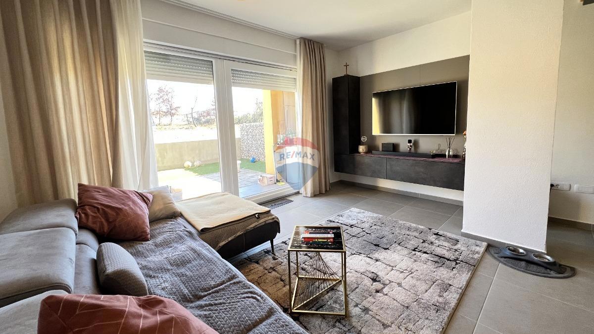 Istria, Cittanova – Appartamento su due piani con vista e giardino