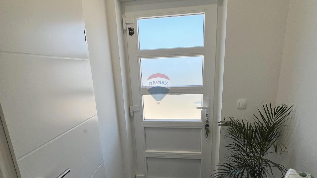 Istria, Cittanova – Appartamento su due piani con vista e giardino