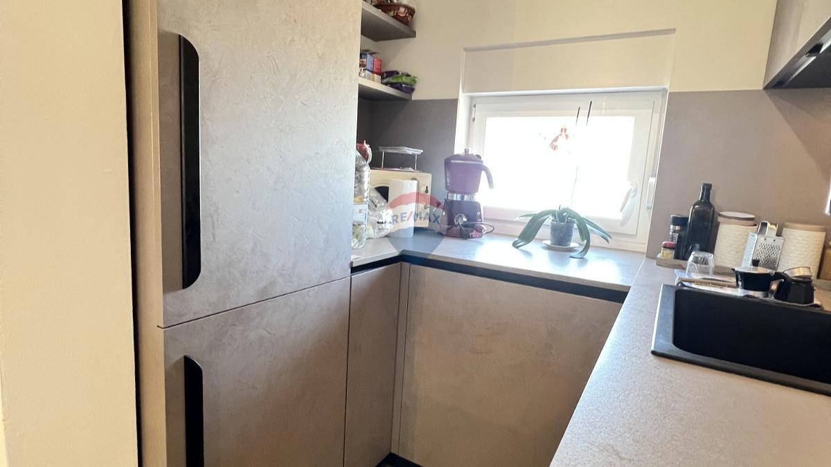 Istria, Cittanova – Appartamento su due piani con vista e giardino