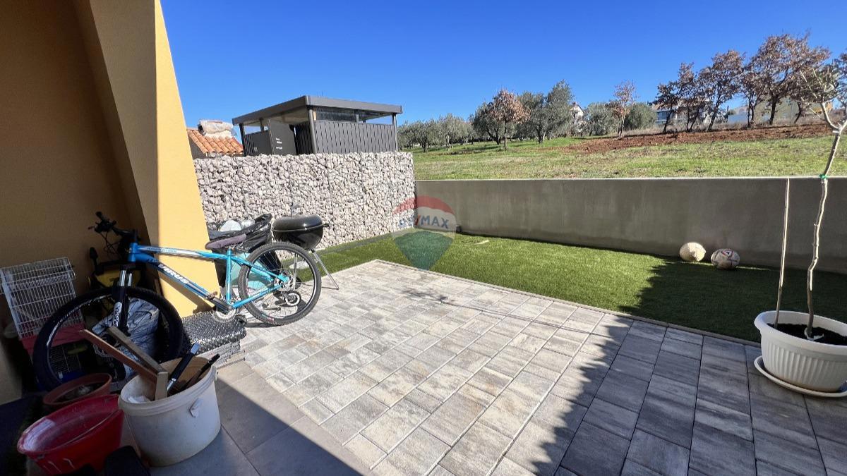 Istria, Cittanova – Appartamento su due piani con vista e giardino