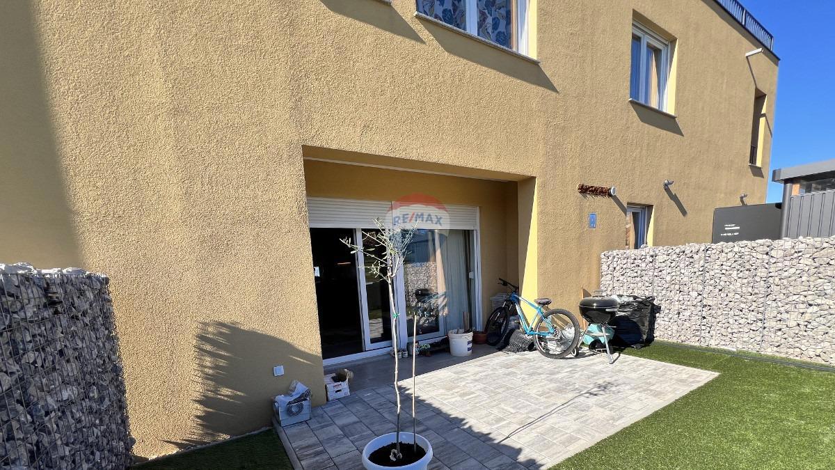 Istria, Cittanova – Appartamento su due piani con vista e giardino