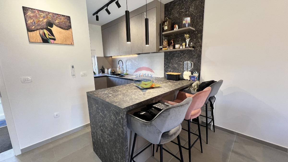 Istria, Cittanova – Appartamento su due piani con vista e giardino