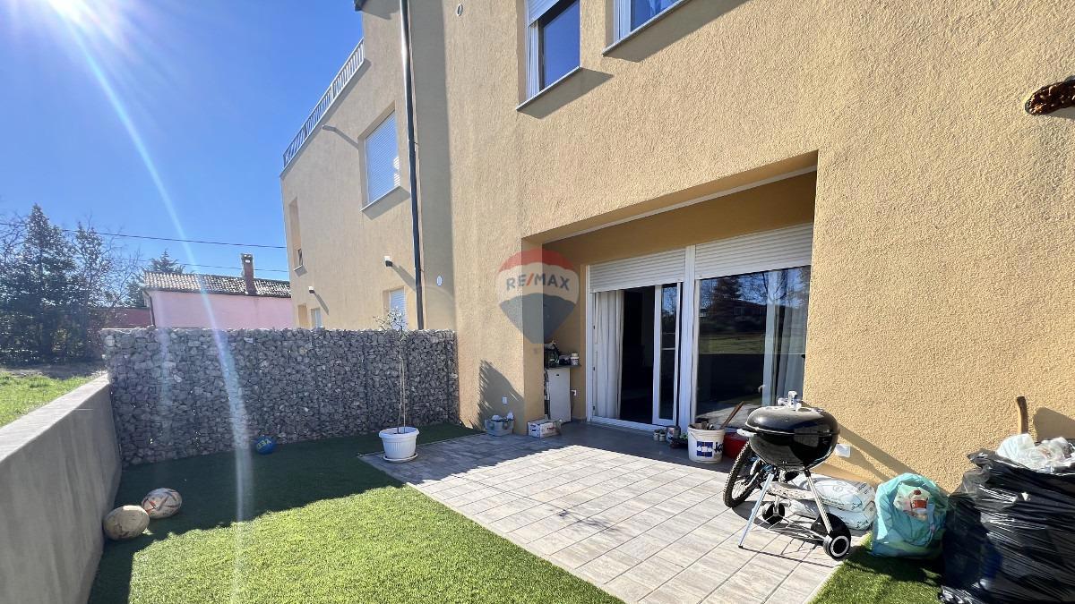 Istria, Cittanova – Appartamento su due piani con vista e giardino