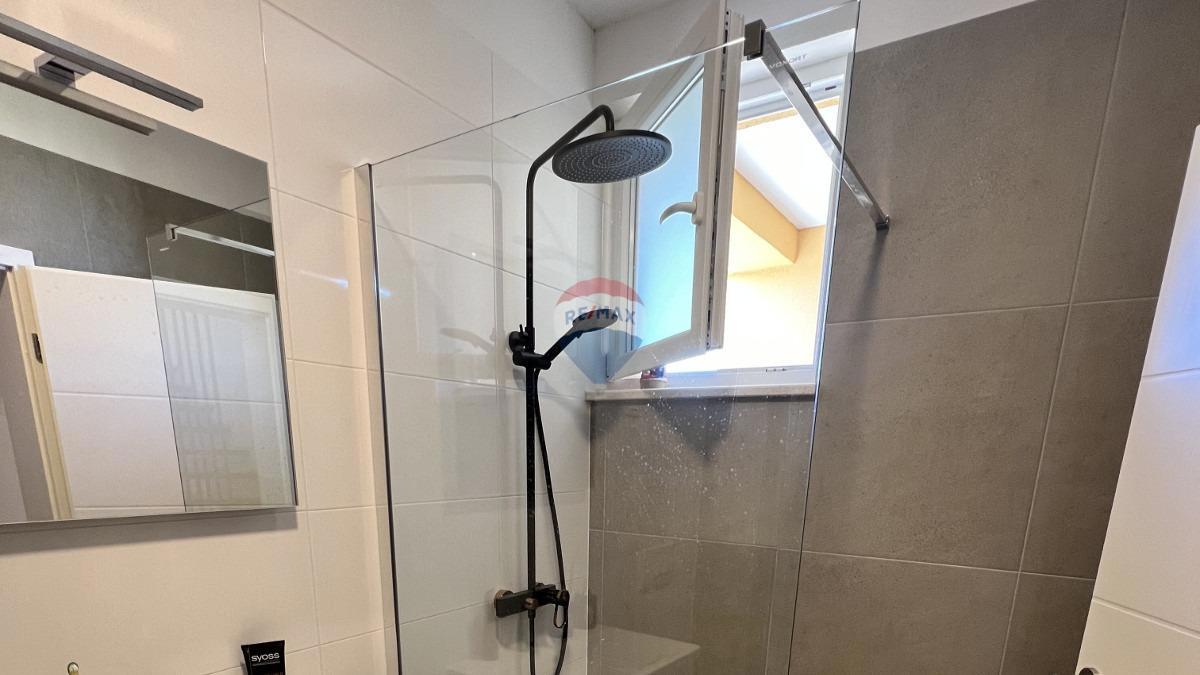 Istria, Cittanova – Appartamento su due piani con vista e giardino