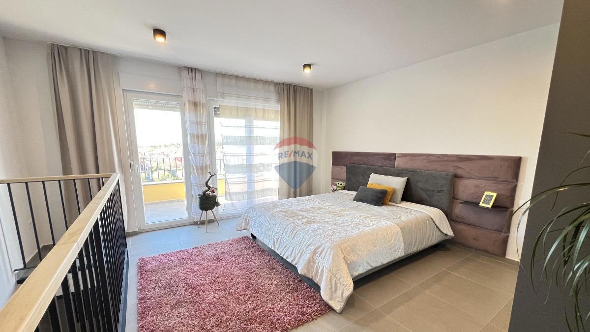 Istria, Cittanova – Appartamento su due piani con vista e giardino