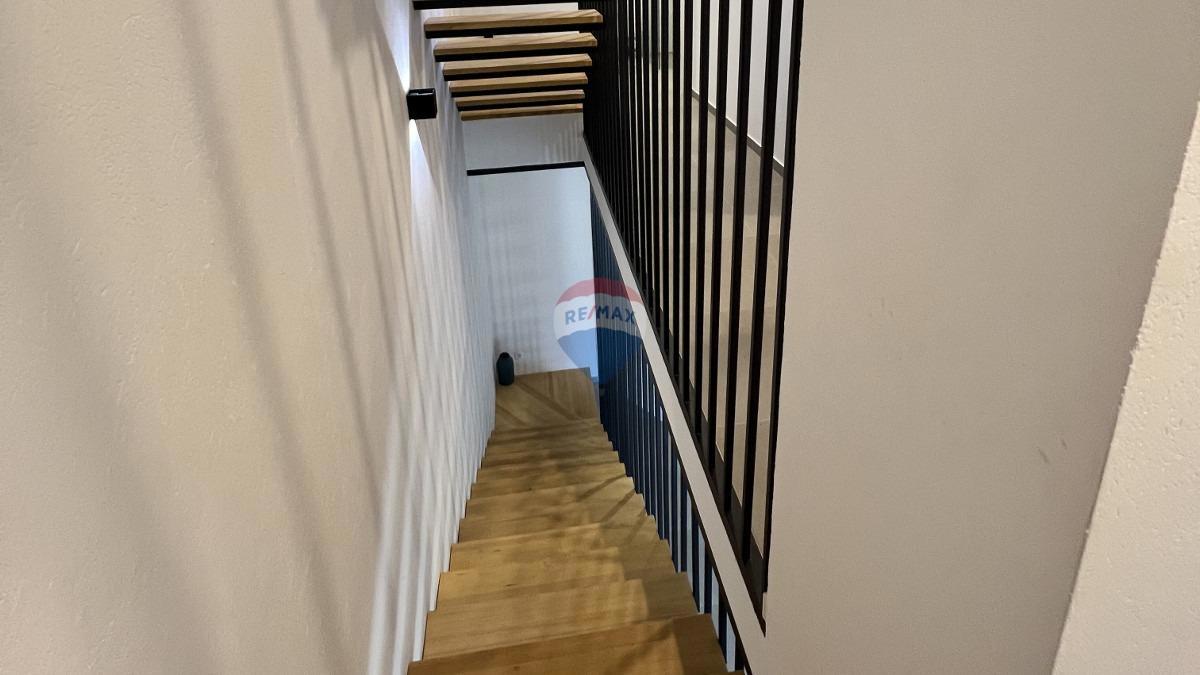 Istria, Cittanova – Appartamento su due piani con vista e giardino