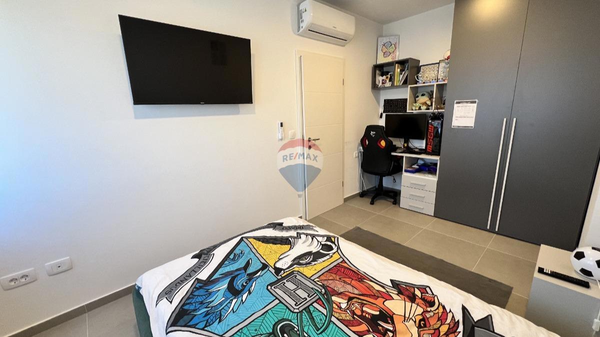 Istria, Cittanova – Appartamento su due piani con vista e giardino