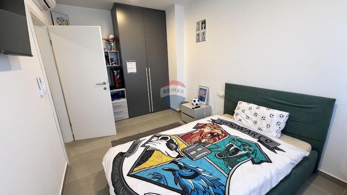 Istria, Cittanova – Appartamento su due piani con vista e giardino