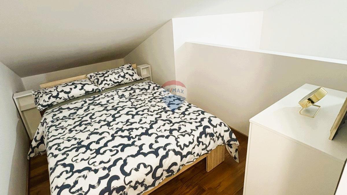 Istria, Novigrad, appartamento con una camera e soppalco, a 200 m dal mare