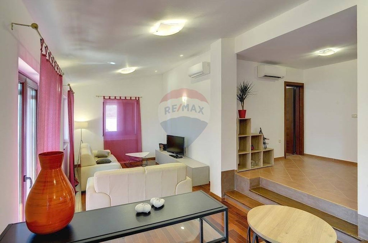 Villa Singola/Casa Vacanza Valdebek, Pula, 400m2