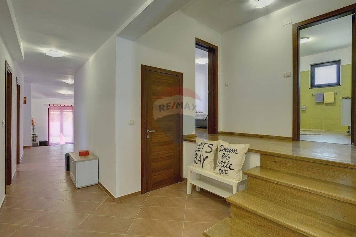 Villa Singola/Casa Vacanza Valdebek, Pula, 400m2