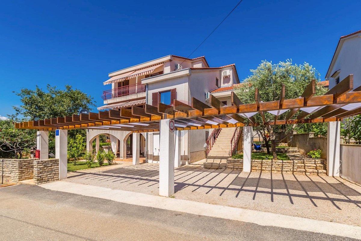 Villa Singola/Casa Vacanza Pinezići, Krk, 380m2