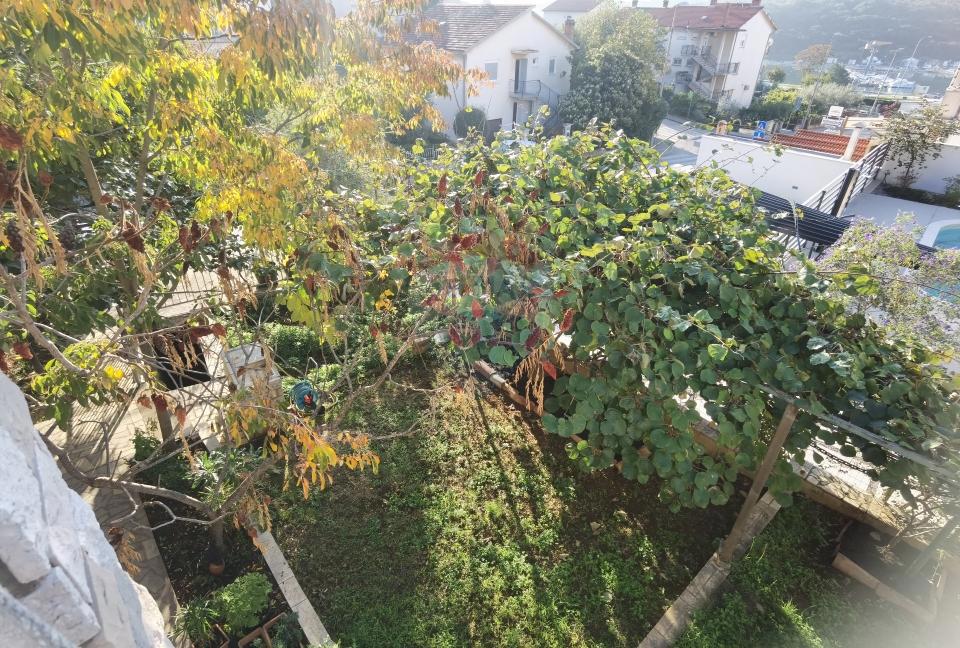 Istria, Pola, Veruda Porat – Casa indipendente a 220 m dal mare con ampio giardino