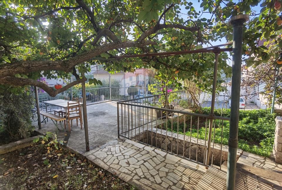 Istria, Pola, Veruda Porat – Casa indipendente a 220 m dal mare con ampio giardino