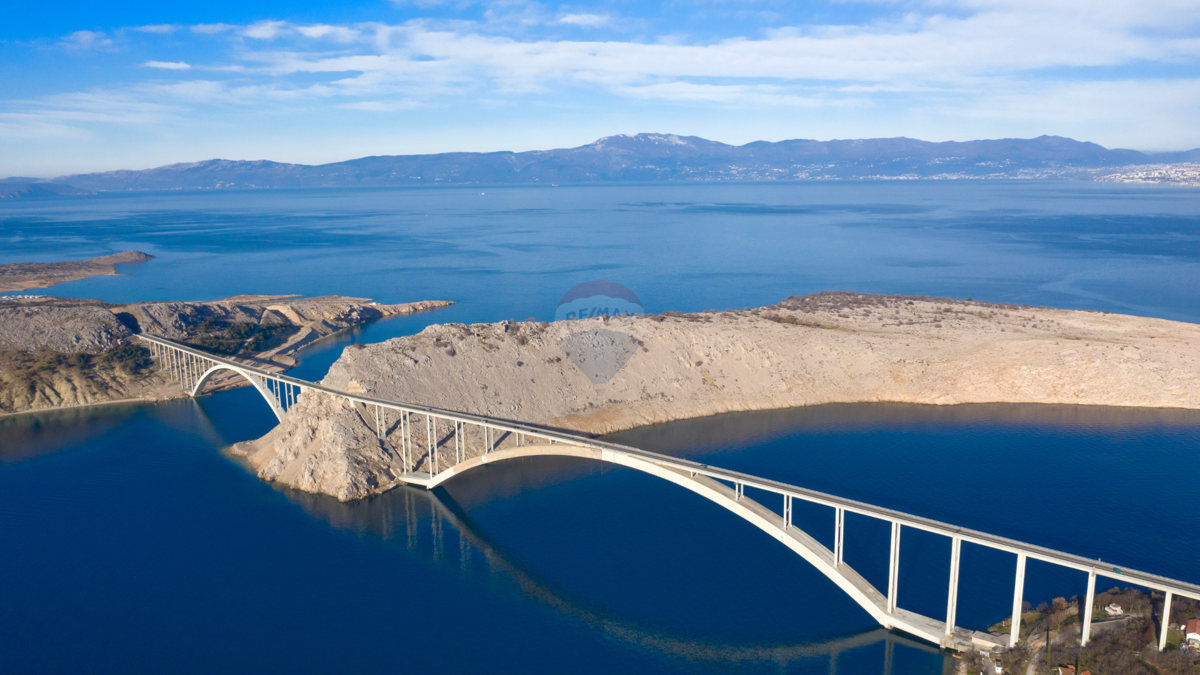 ISOLA DI KRK - casa indipendente con due appartamenti A 300 METRI DAL MARE