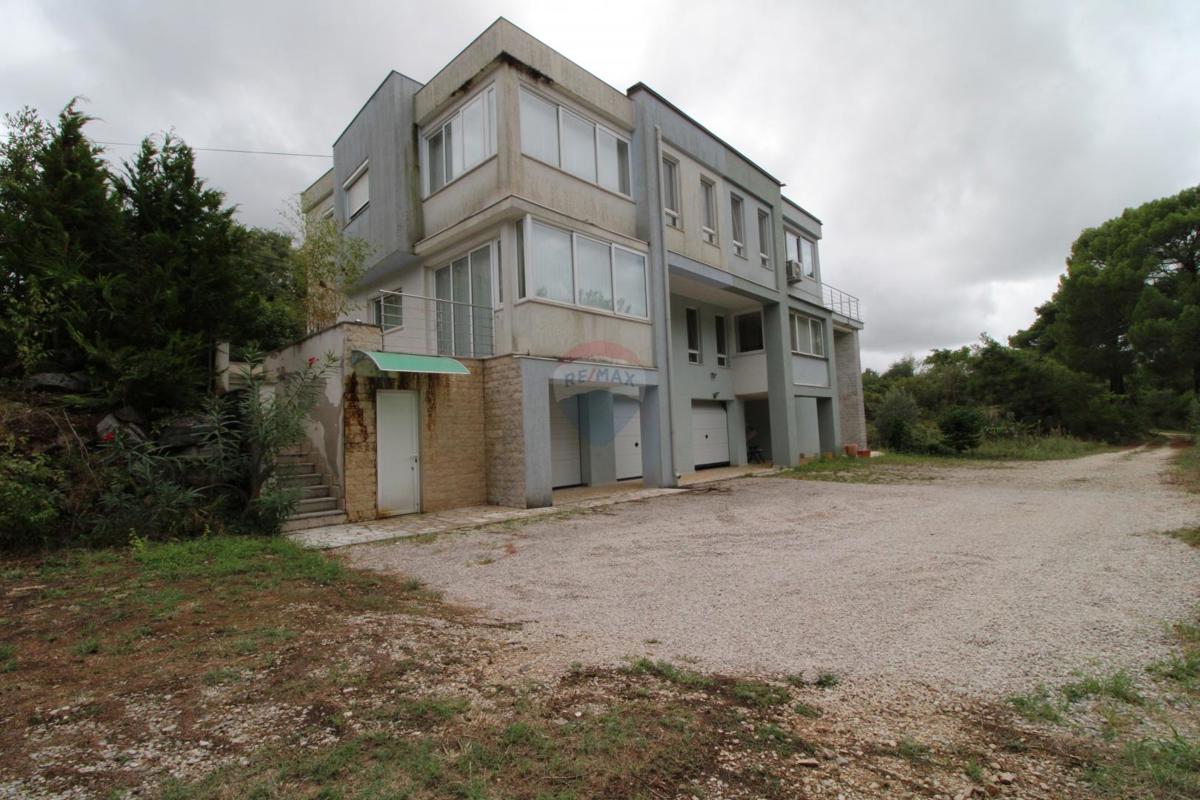 ISTRIA, KAŠTEL - Appartamento trilocale 87 m2 con garage, vista mare! 