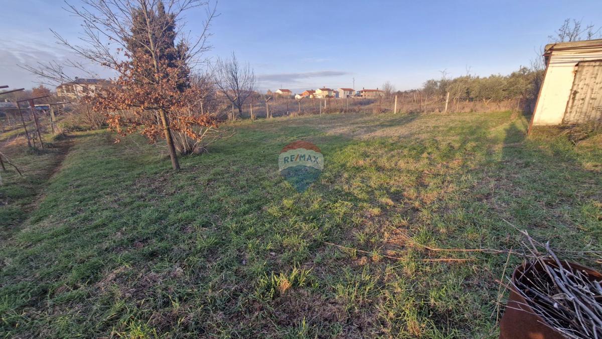 Istria, Fasana, dintorni – posizione tranquilla, terreno ai margini della zona edificabile