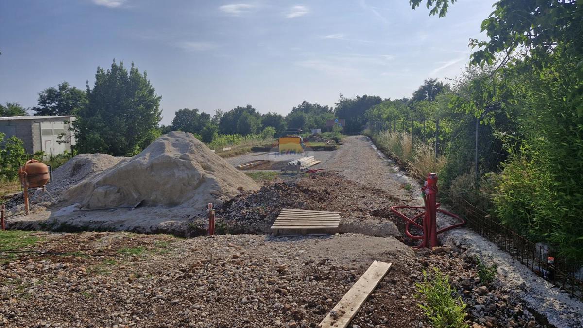 Terreno edificabile Domijanići, Žminj, 1.351m2