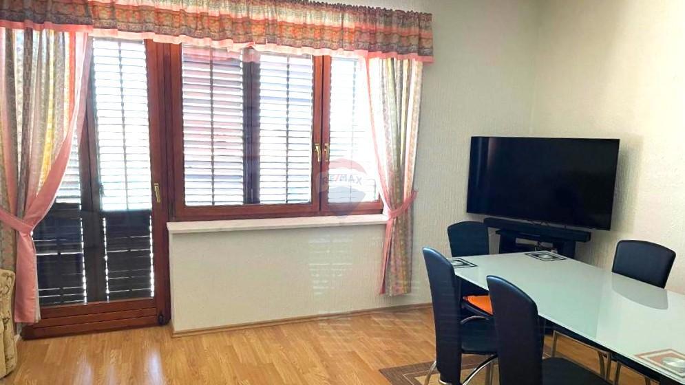 Casa con Ampio Giardino e Permesso di Costruzione, a Solo 1,5 km dal Mare