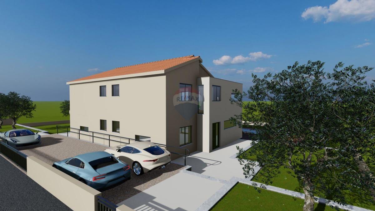 Casa con Ampio Giardino e Permesso di Costruzione, a Solo 1,5 km dal Mare