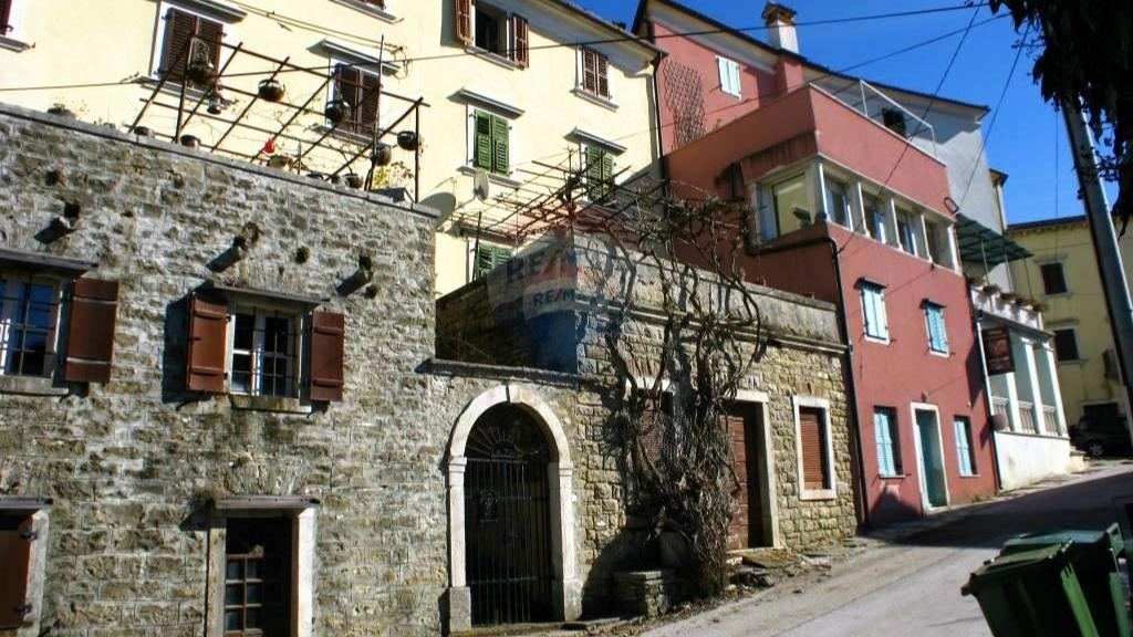 Istria, Oprtalj – Casa in pietra da ristrutturare