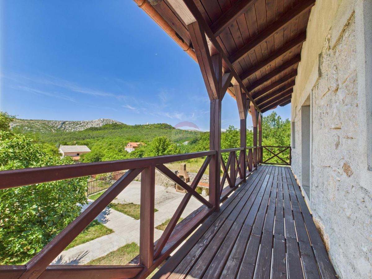 Crikvenica, Drivenik – casa con appartamenti per investimento