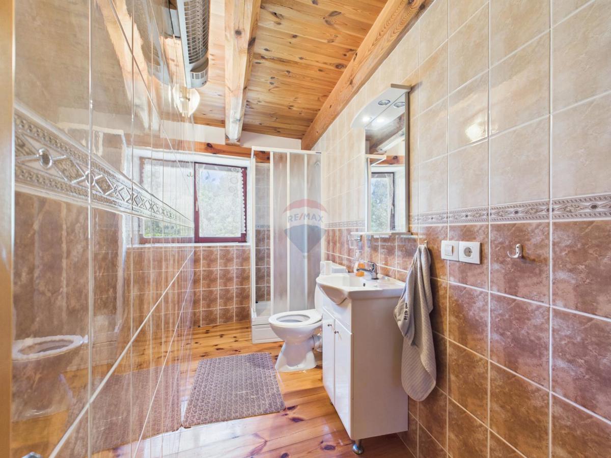 Crikvenica, Drivenik – casa con appartamenti per investimento