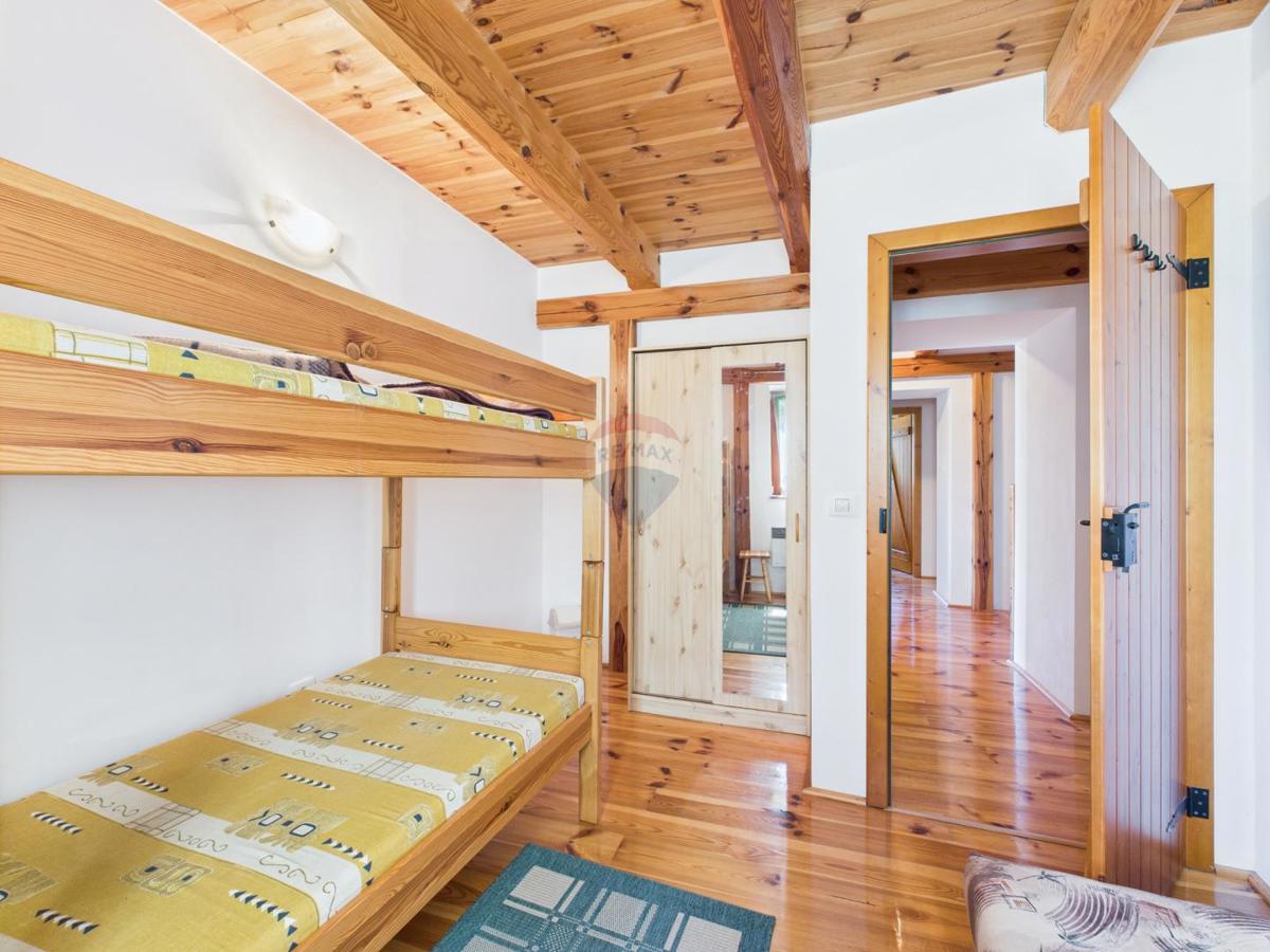 Crikvenica, Drivenik – casa con appartamenti per investimento