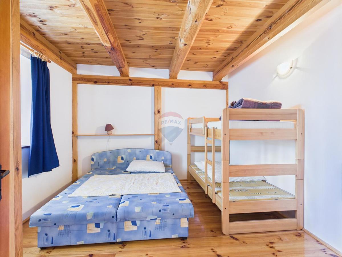 Crikvenica, Drivenik – casa con appartamenti per investimento