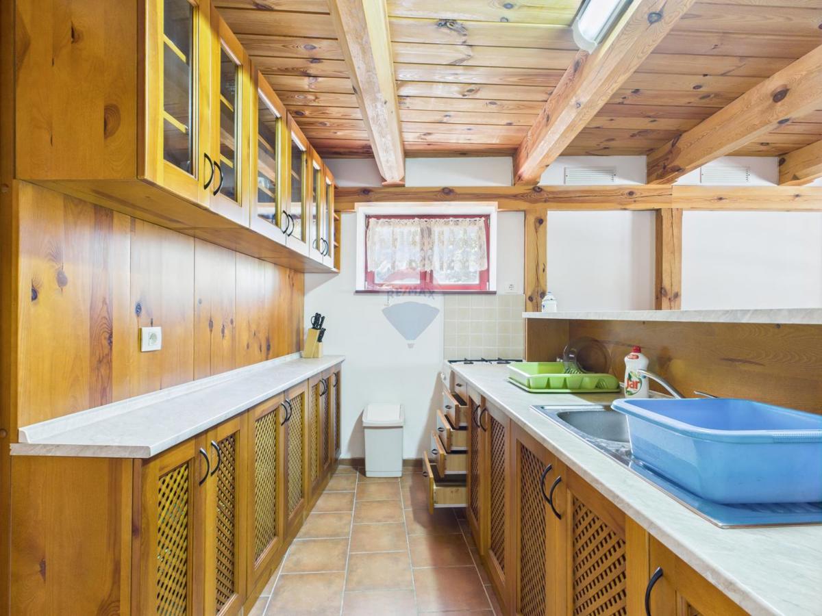 Crikvenica, Drivenik – casa con appartamenti per investimento