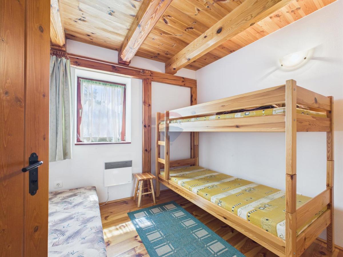 Crikvenica, Drivenik – casa con appartamenti per investimento