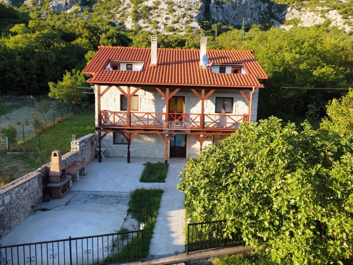 Crikvenica, Drivenik – casa in pietra con ampio cortile