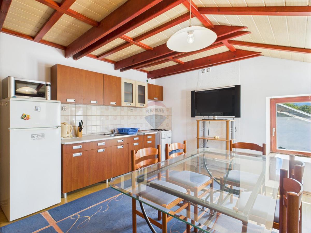 Crikvenica, Drivenik – casa con appartamenti per investimento