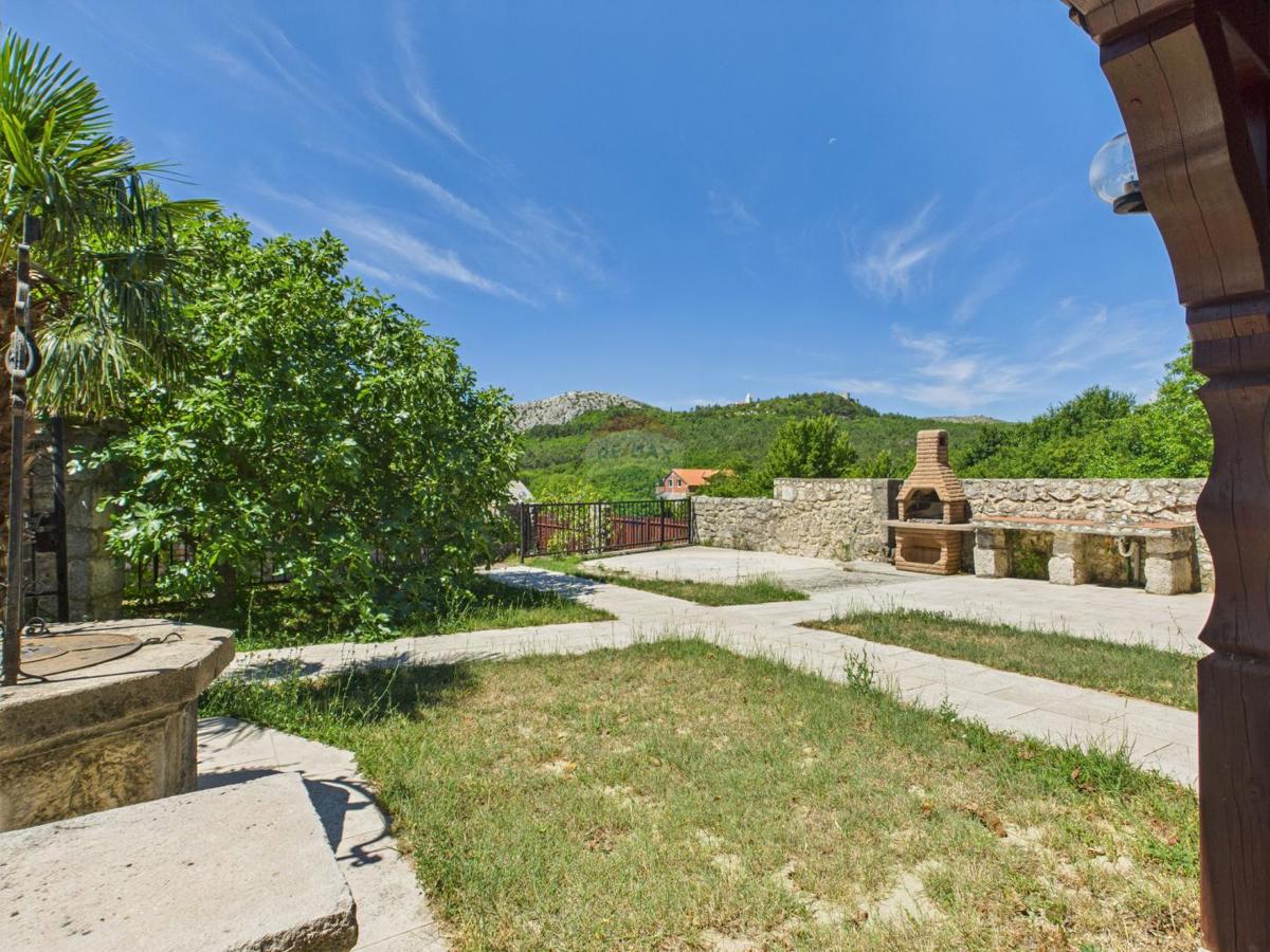 Crikvenica, Drivenik – casa con appartamenti per investimento