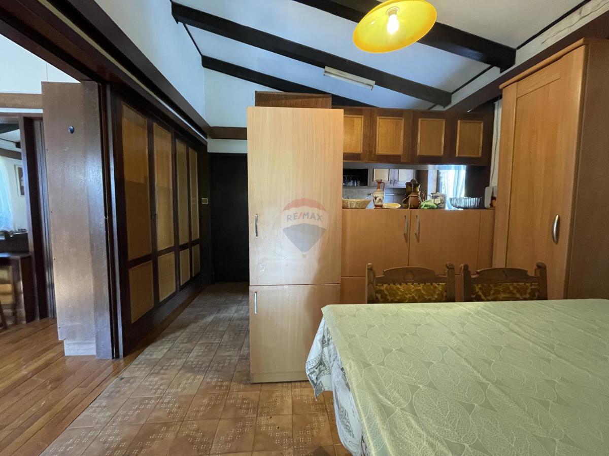 Novi Vinodolski, Bribir – casa con 2 appartamenti e terreno