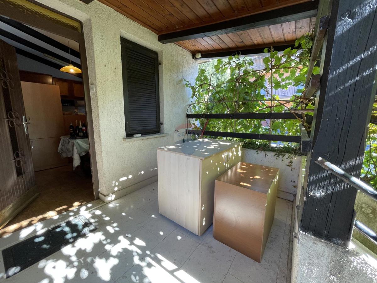 Novi Vinodolski, Bribir – casa con 2 appartamenti e terreno