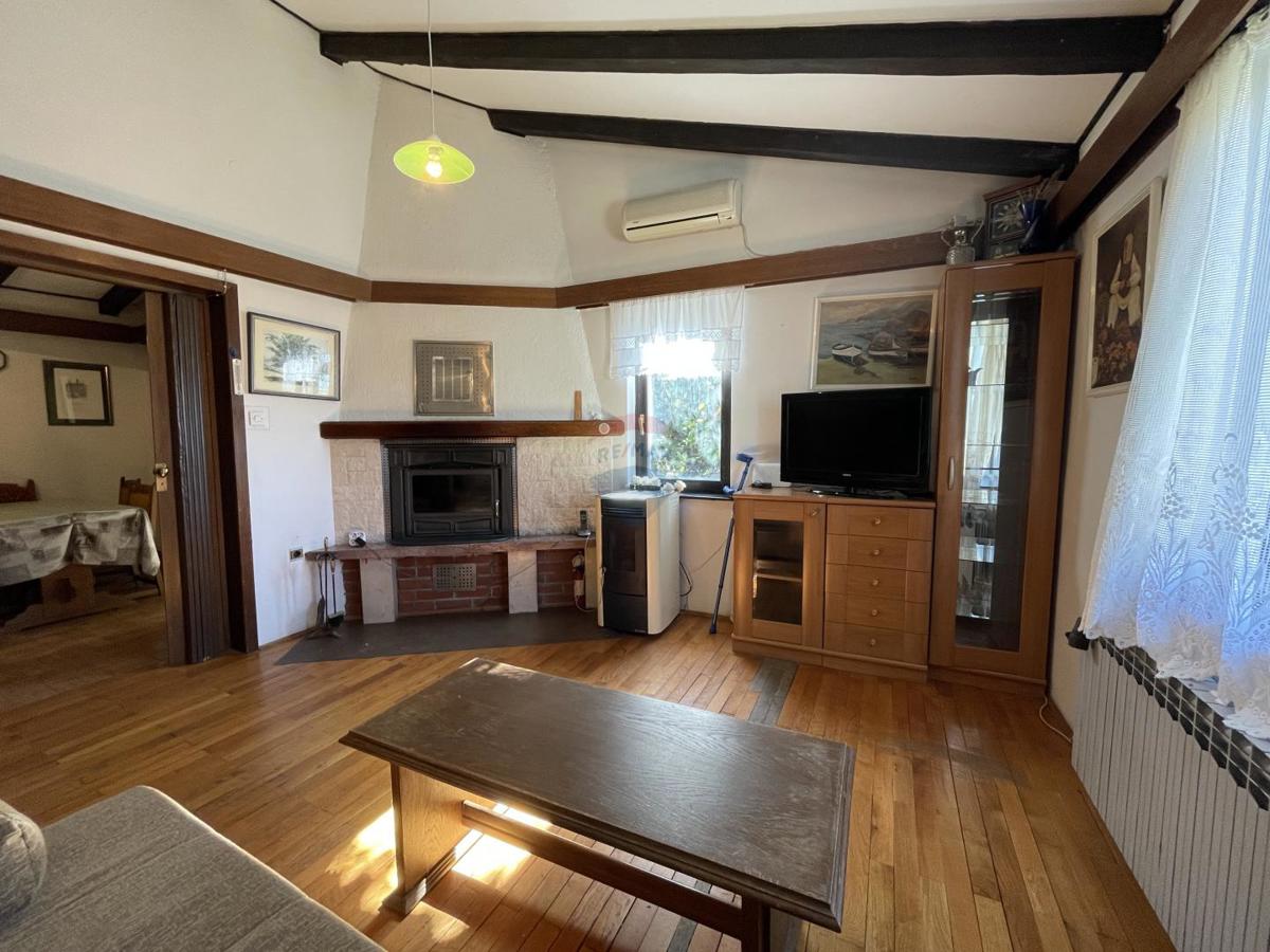 Novi Vinodolski, Bribir – casa con 2 appartamenti e terreno