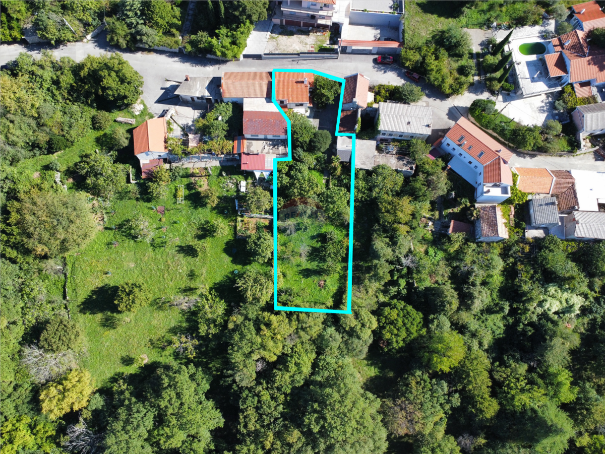 Novi Vinodolski, Bribir – casa con 2 appartamenti e terreno