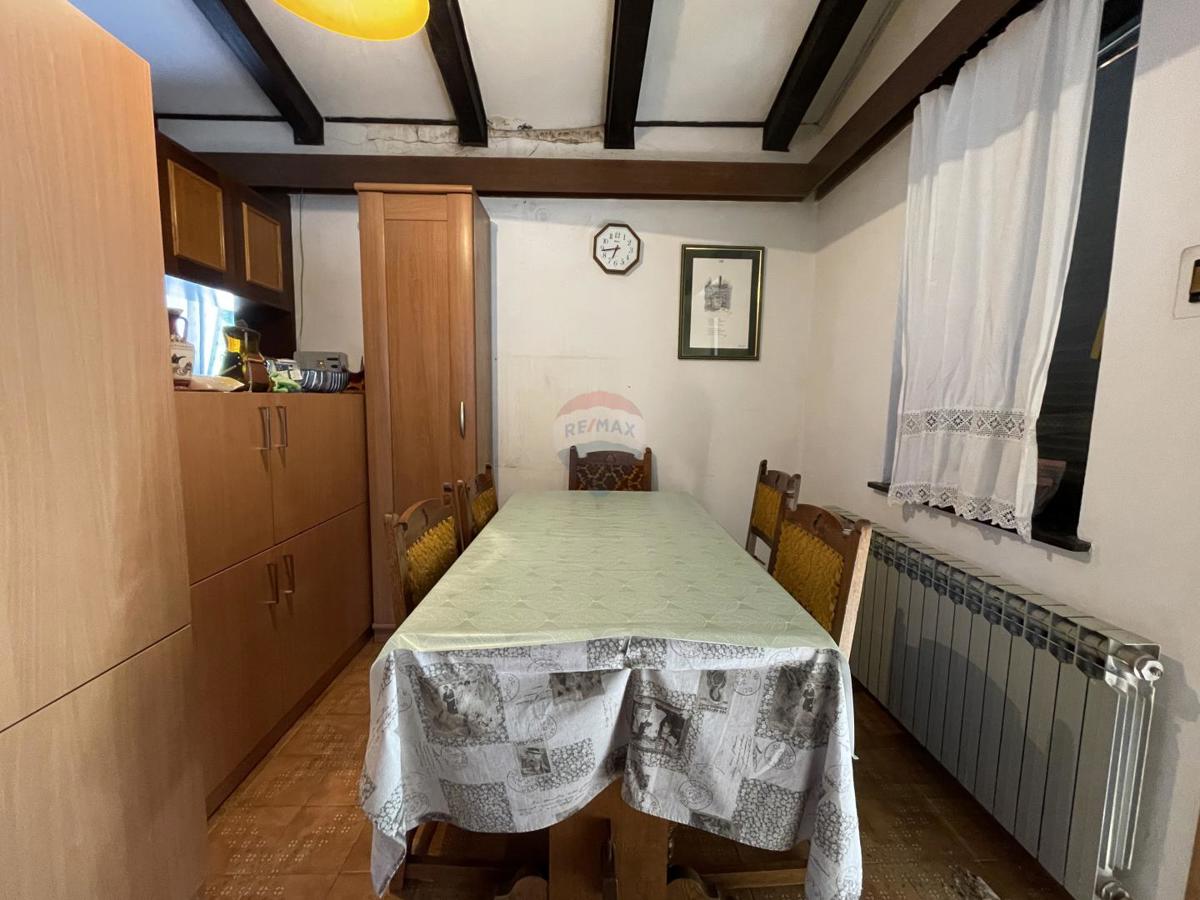 Novi Vinodolski, Bribir – casa con 2 appartamenti e terreno