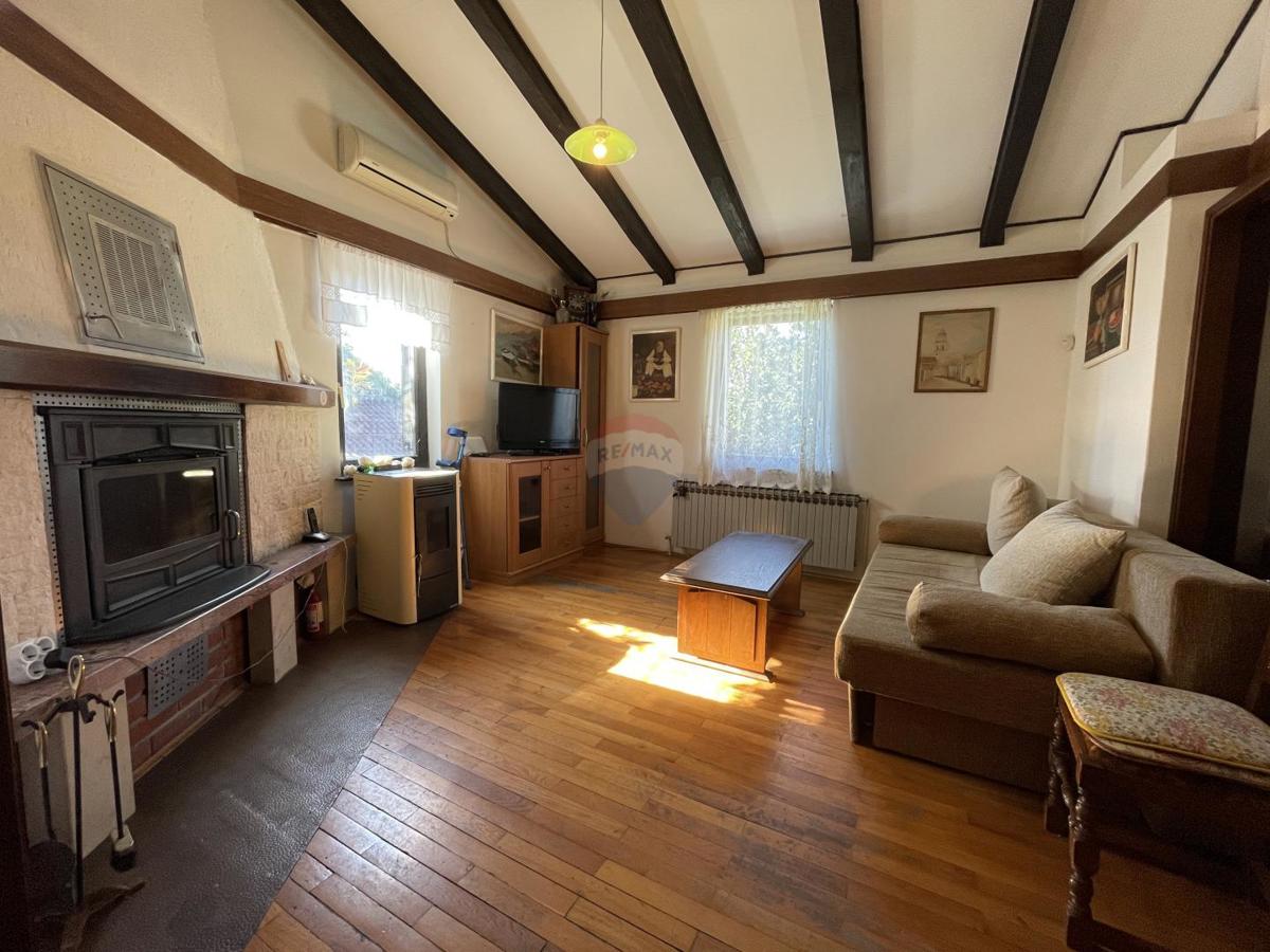 Novi Vinodolski, Bribir – casa con 2 appartamenti e terreno