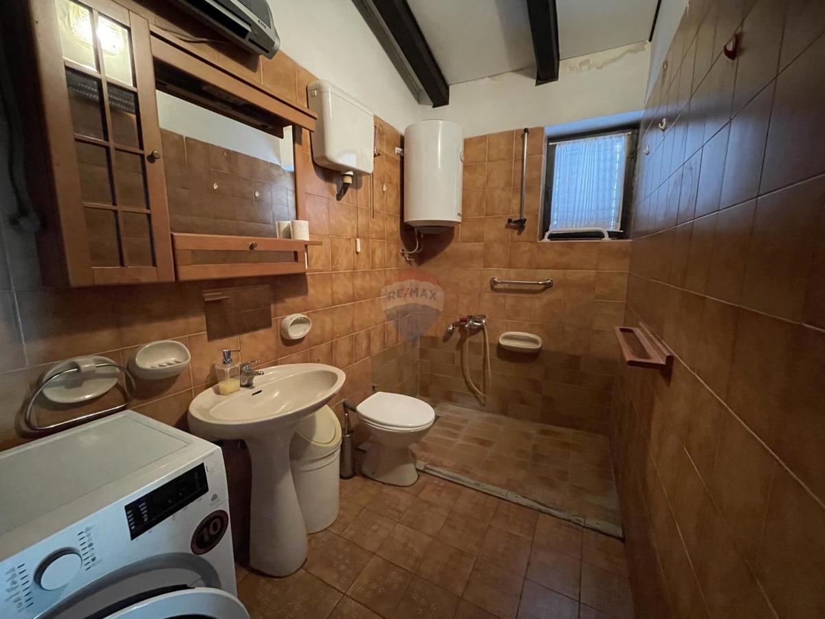 Novi Vinodolski, Bribir – casa con 2 appartamenti e terreno