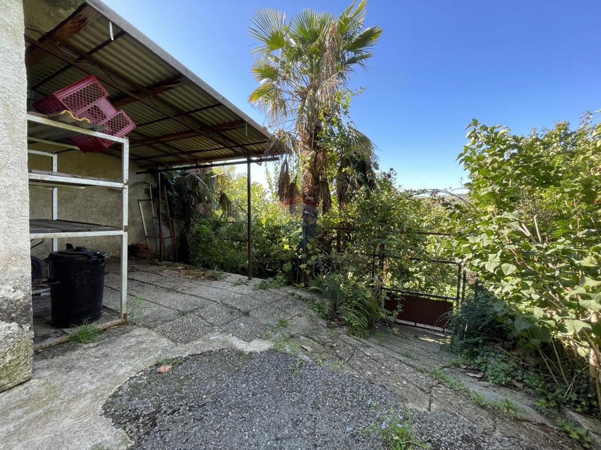 Novi Vinodolski, Bribir – casa con 2 appartamenti e terreno