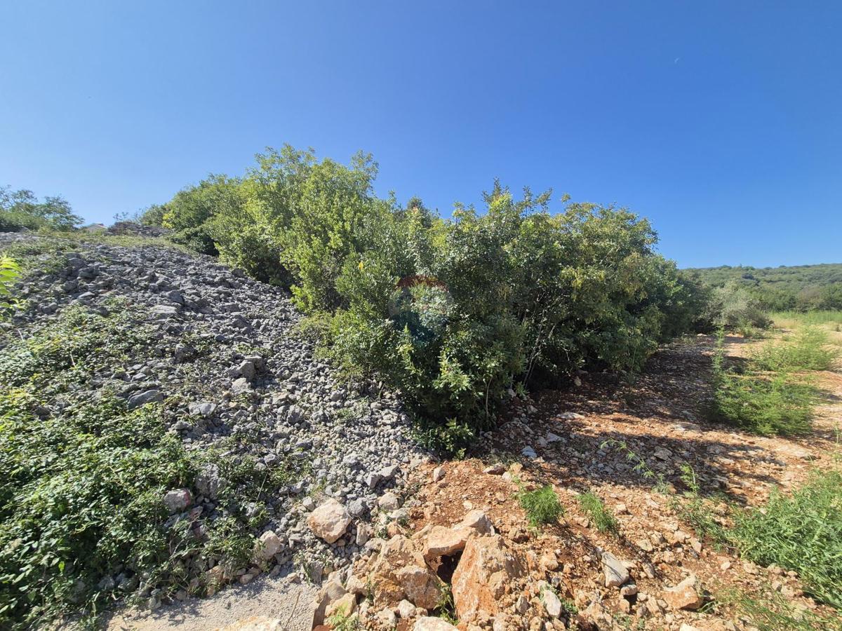 Terreno edificabile Krk, 1.318m2