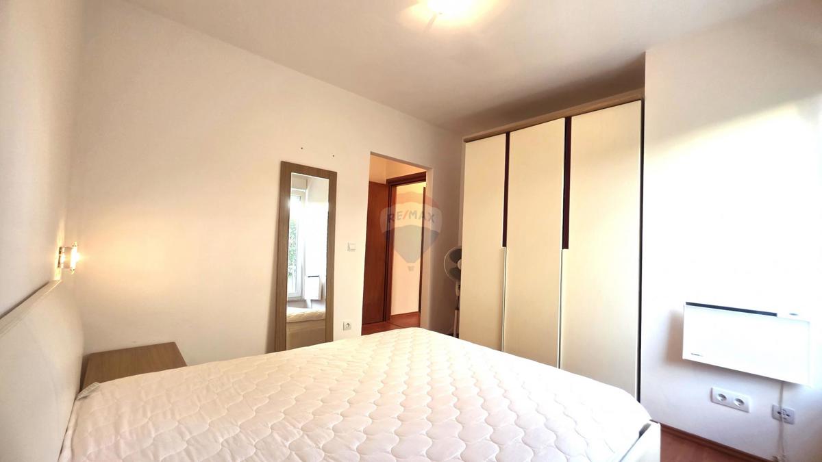 Istria, Novigrad – Appartamento al piano terra con due camere, giardino e piscina