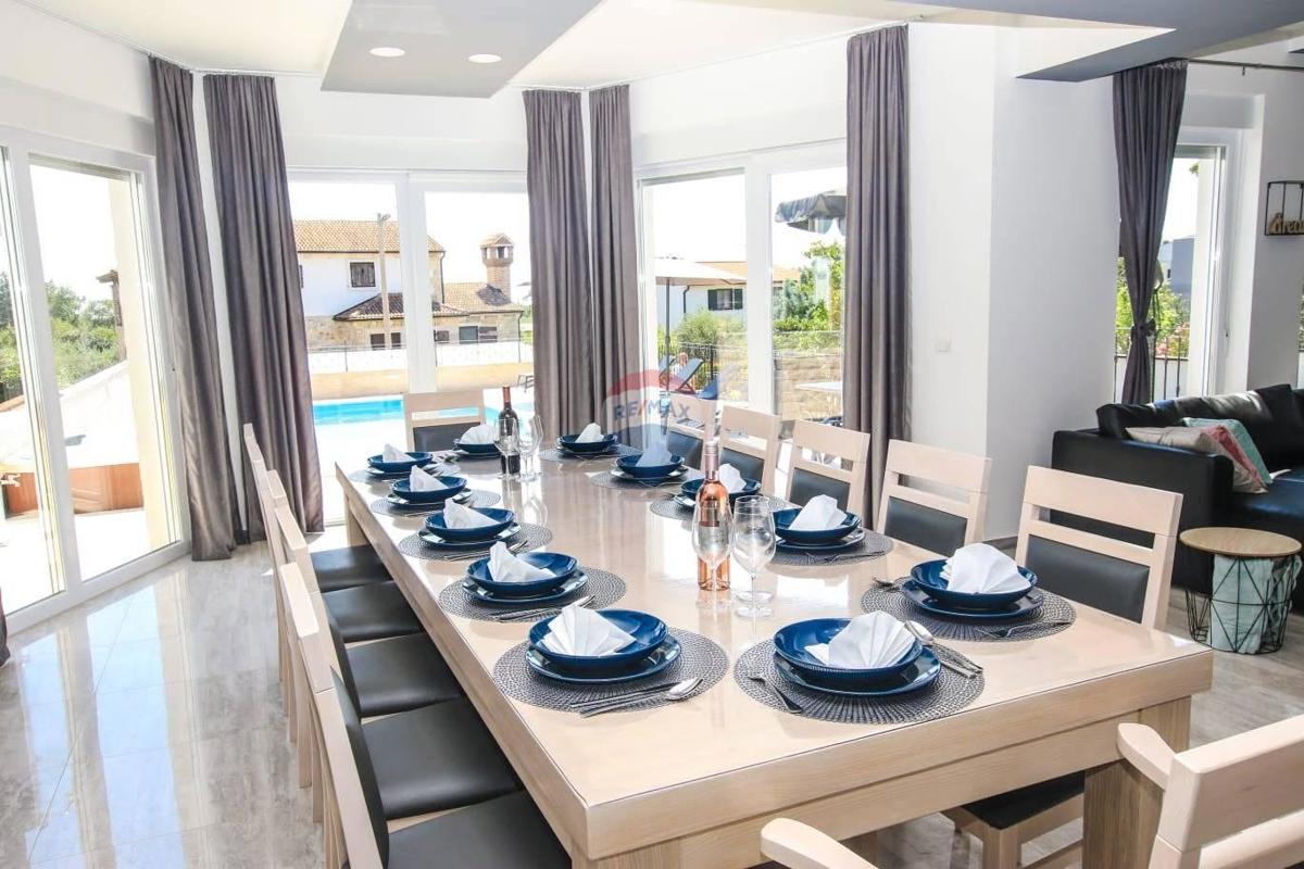 Casa Kaštelir, Kaštelir-Labinci, 429m2